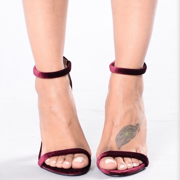 Wine/ burgundy heels - Picture 2 of 4